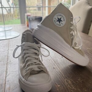 Converse High-Tops platforms in Khaki and White - Like New